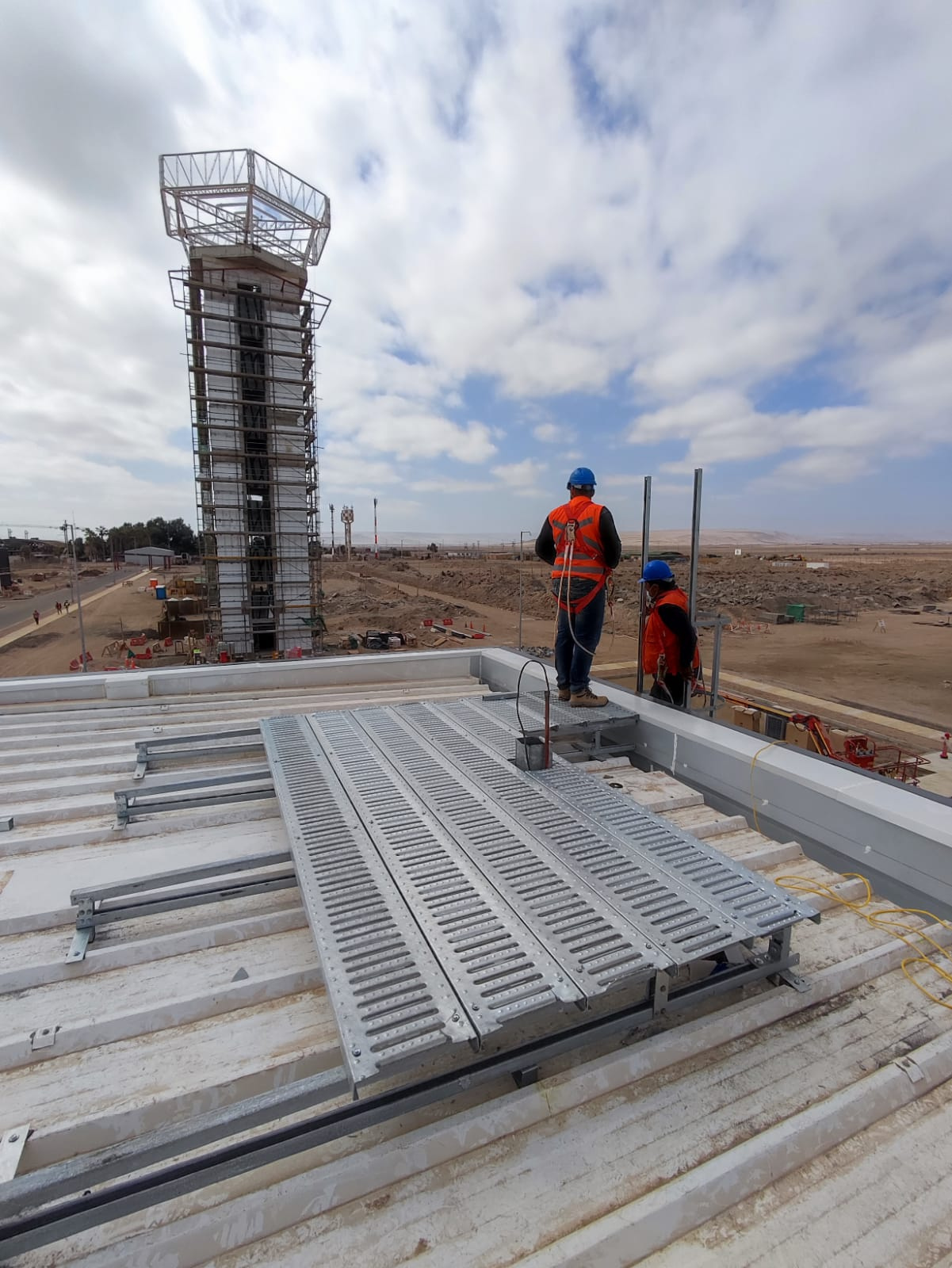 Grating Metálico Galvanizado para Techos y Pasarelas Industriales