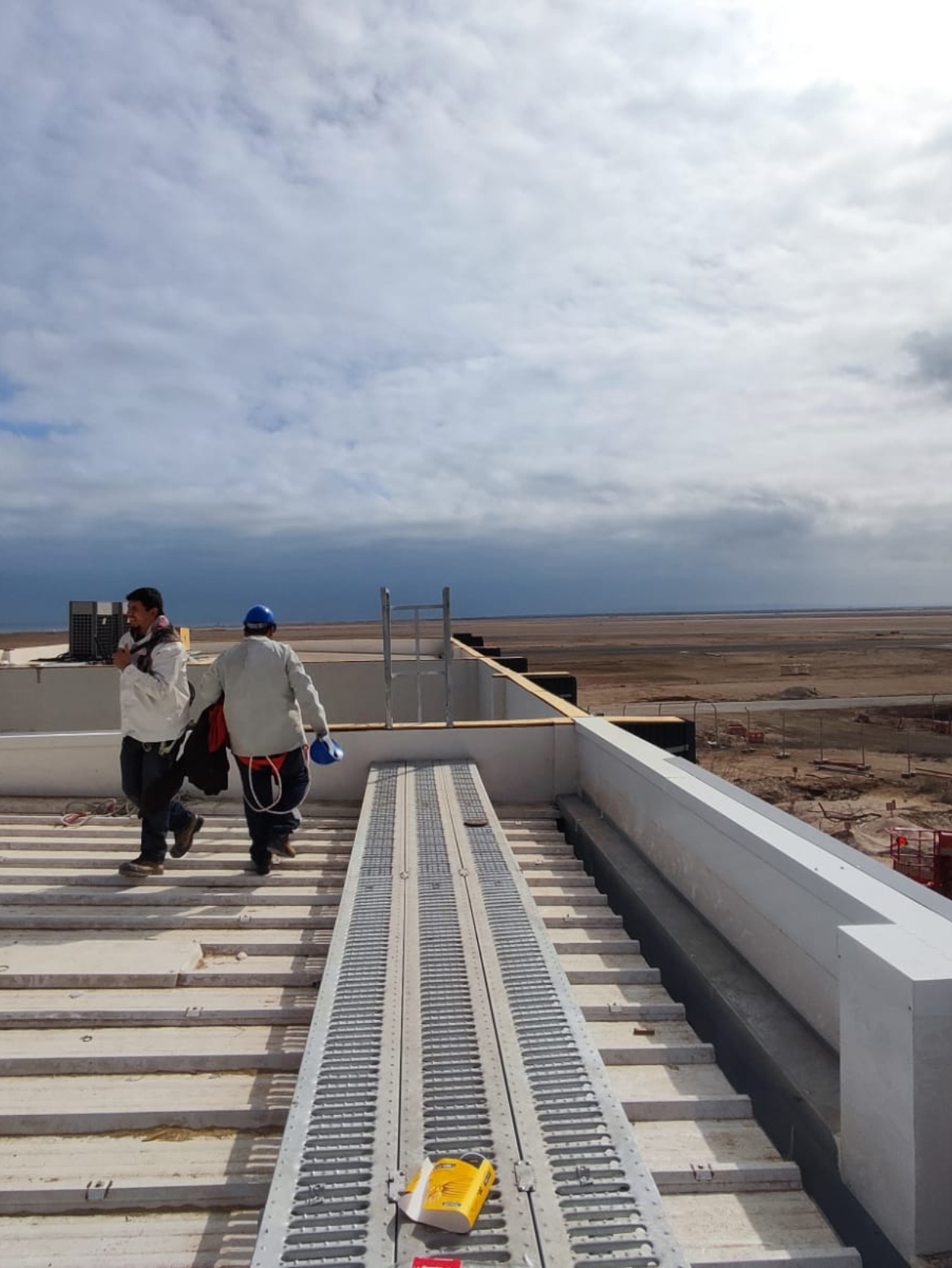 Grating Metálico Galvanizado para Techos y Pasarelas Industriales
